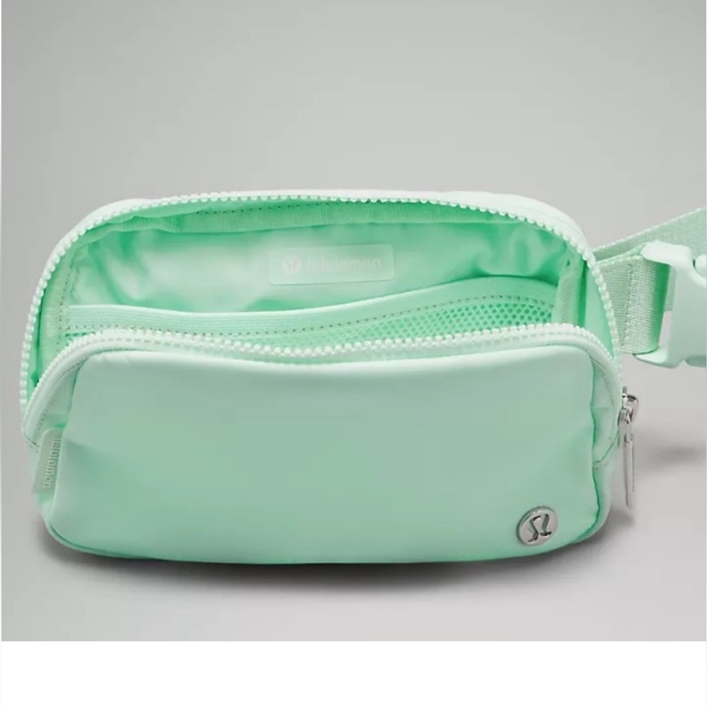 NEW LULULEMON EVERYWHERE BELT BAG MINT MOMENT